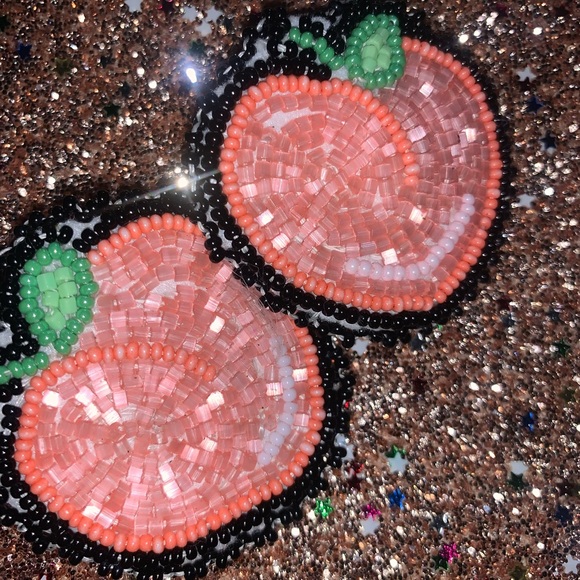 Peach beaded earrings - Picture 3 of 3